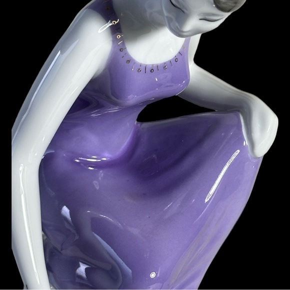 Vintage Hollohaza Hungarian Porcelain Lady In Violet Dress - Picture 7 of 12